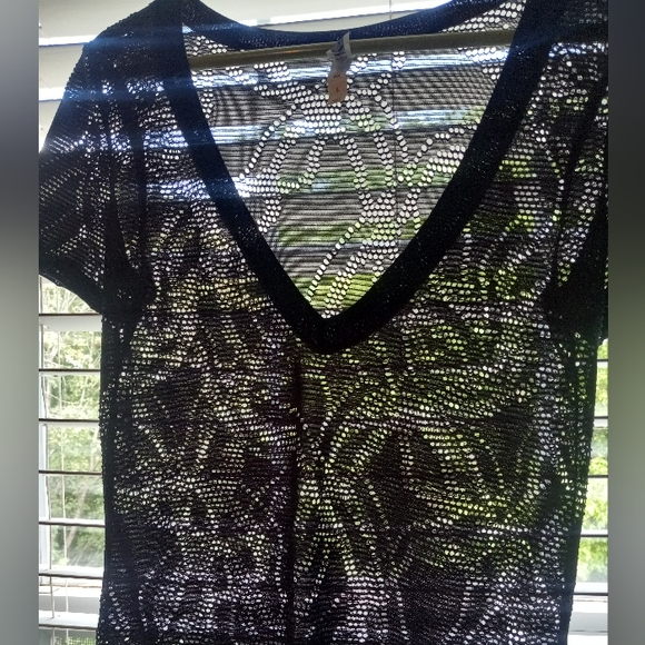 Mesh Black V-Neck BKE - Picture 2 of 3